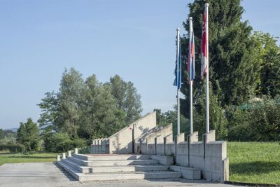 Spominsko obeležje Okroglica